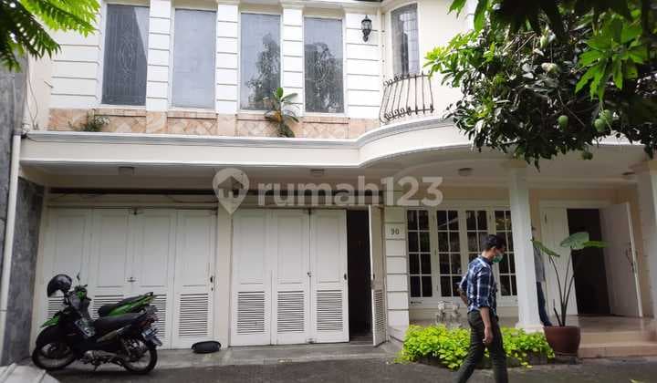 Rumah Asri Dan Nyaman Lokasi Strategis Harga di Bawah NJOP di Jeruk Purut, Cilandak