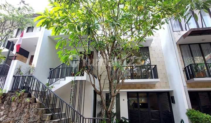 Townhouse Asri dan Nyaman Lingkungan Tenang di Ampera , Jakarta Selatan