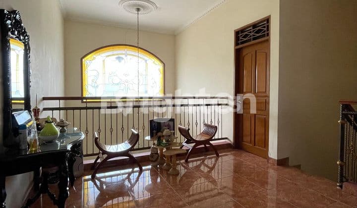 RUMAH MEGAH DI KENCANA LOKA BSD TANGERANG SELATAN