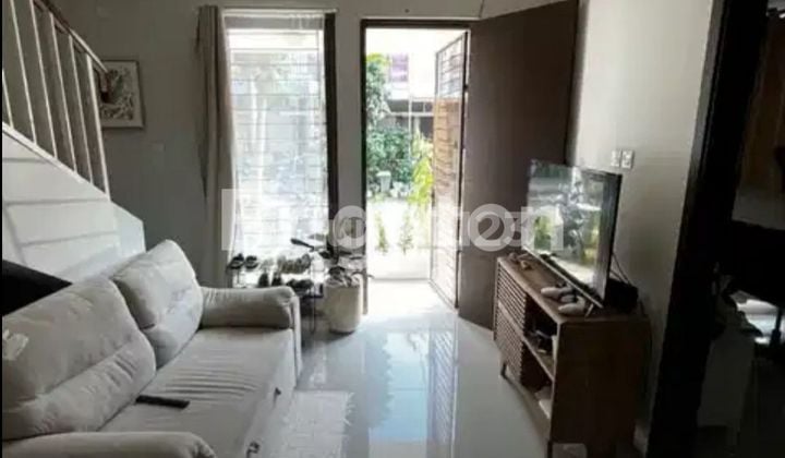 Beautiful House in Graha Raya Bintaro