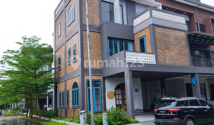 Rumah Villa Mewah Dalam Komplek di Givenchy One Medan