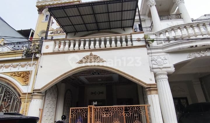 Affordable Luxury House in a Strategic Compound in Medan City