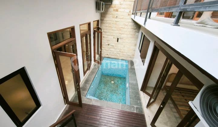 Di Taman Sari Kerobokan, Viila 3 Br Furnished 2 Lantai Ada Pool