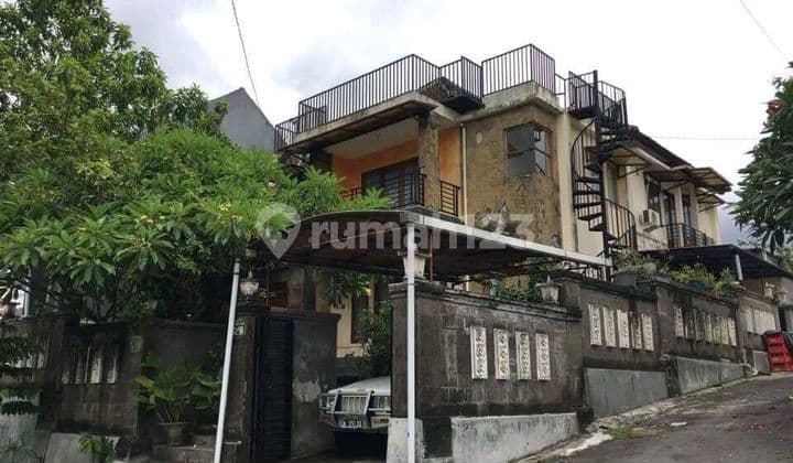 Lokasi Dalam Perumahan Dekat Citra Land Ubung Kaja, Rumah Style Bali 2 Lt 6 Br Luas 250 M²
