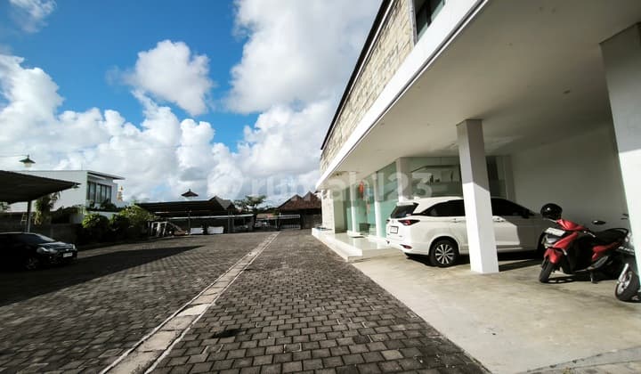 Over Kontrak Tanah & Bangunan Kantor - Lokasi Strategis, Siap Pakai di By Pass Ngr Rai Kuta
