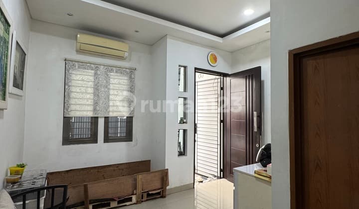 Rumah 2 Lantai Strategis Duri Kepa Akses Mudah ke Greenville