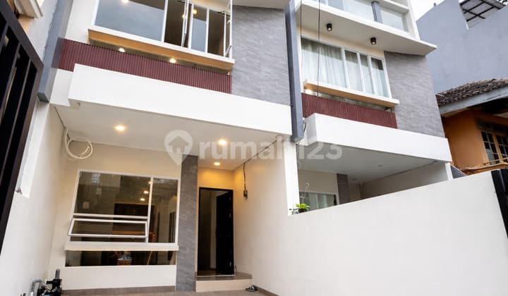 Rumah Baru Duri Kepa Jakarta Barat 3 Lantai Deket Tanjung Duren