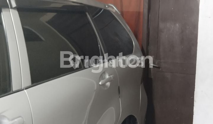 Rumah Tua dalam komplek Taman ratu