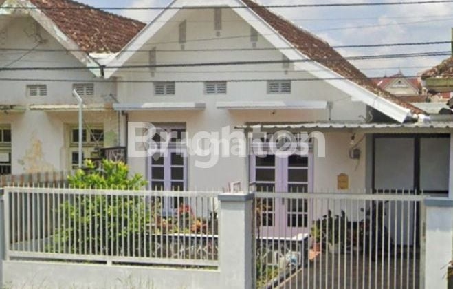 RUMAH KELUARGA MODEL BELANDA TERAWAT DI KOTA MALANG RUMAH KELUARGA MODEL BELANDA TERAWAT DI KOTA MALANG