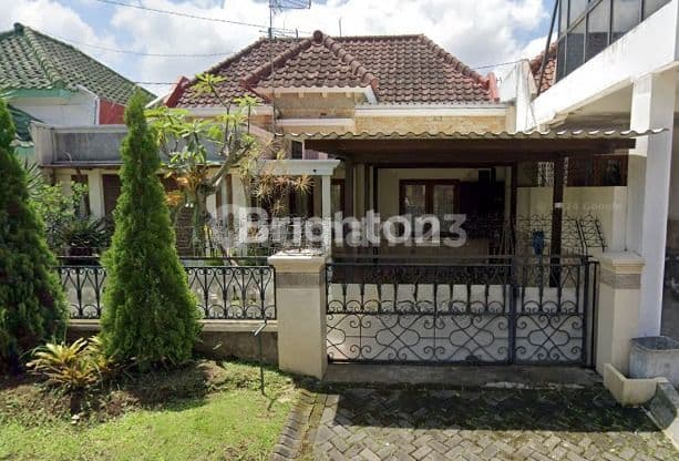 RUMAH NUANSA KAYU NEGO DI VILLA PUNCAK TIDAR MALANG