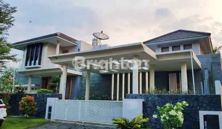 RUMAH FULL FURNISHED ADA KOLAM RENANG NEGO DI ARAYA KOTA MALANG