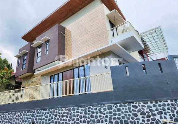 Turun Harga dan Termurah!! Villa dengan Kolam Renang di Kota Batu