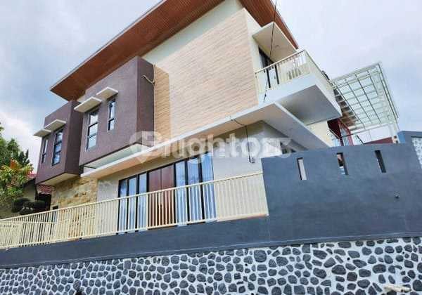 Turun Harga dan Termurah!! Villa dengan Kolam Renang di Kota Batu