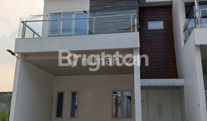 RUMAH CONSEP MODERN MEWAH DILINGKUNGAN MEWAH ELIT AMAN, ONE GATE SYSTEM, TERBAIK UNTUK FASILITAS , NYAMAN