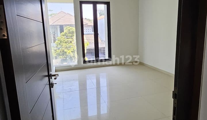 Jual.rumah 2 Lt Minimalis Batunuggal di Batununggal SHM