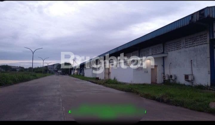 GUDANG LUAS SERBA GUNA DI KAWASAN BERIKAT