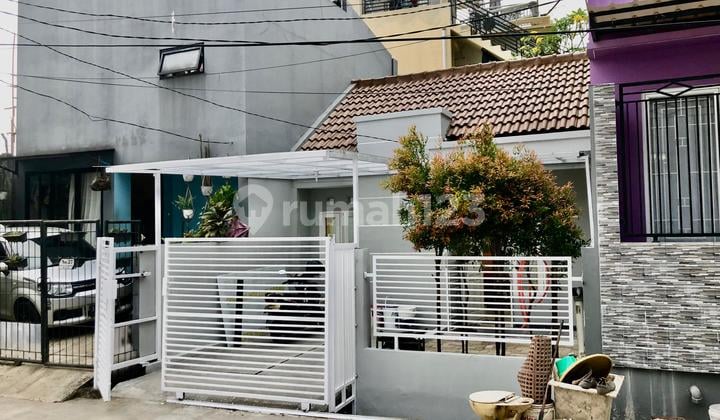 Minimalist House for Sale, Move-in Ready, Flood-Free, Located in Srengseng Complex, West Jakarta