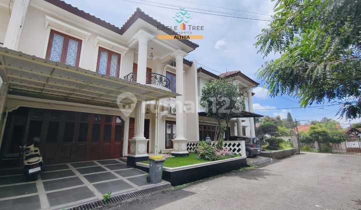 For Rent Luxury Townhouse in Pesanggrahan, South Jakarta