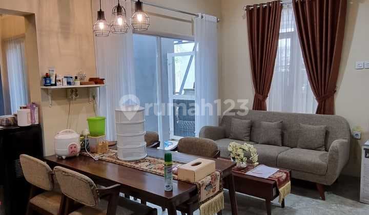The House And All Its Furniture Near Transmart Graha Raya Bintaro