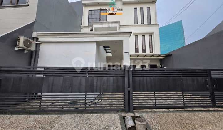 Dijual Rumah Mewah Murah 3Lantai Ada Private Pool Dekat Ice BSD
