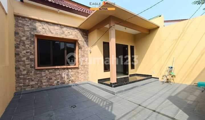 Rumah Sudah Renovasi Lokasi Strategis di Bsd