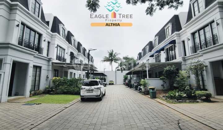 Rumah 3 Lantai Ada Private Pool di Townhouse Mewah Kemang Jakata