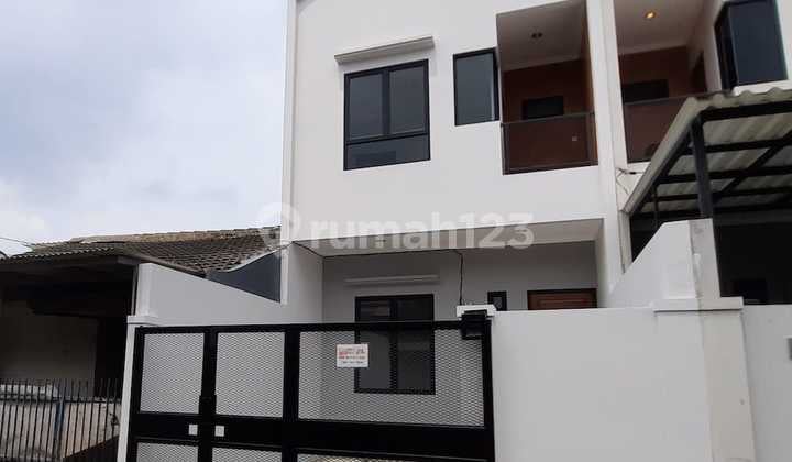 Rumah 2 Lantai Dekat Halte Busway Puri Beta Ciledug Tangerang
