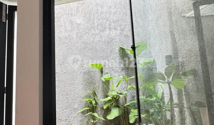 Modern Minimalis Siap Huni di Daerah Graha Raya Bintaro