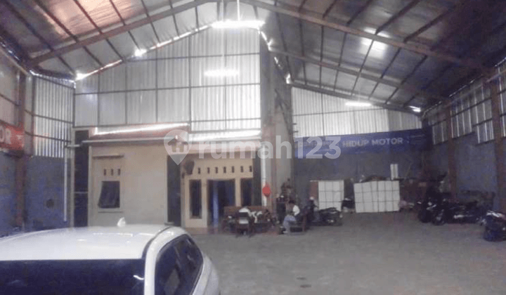 Gudang Ex Showroom di Procot Slawi Jual Lelang