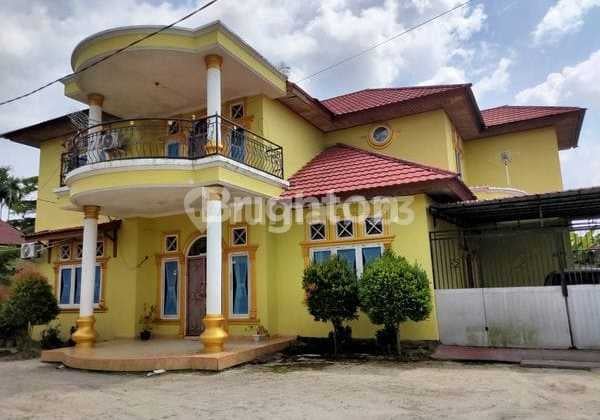 Rumah Luas 2 Lantai + Kontrakan Dekat Uir