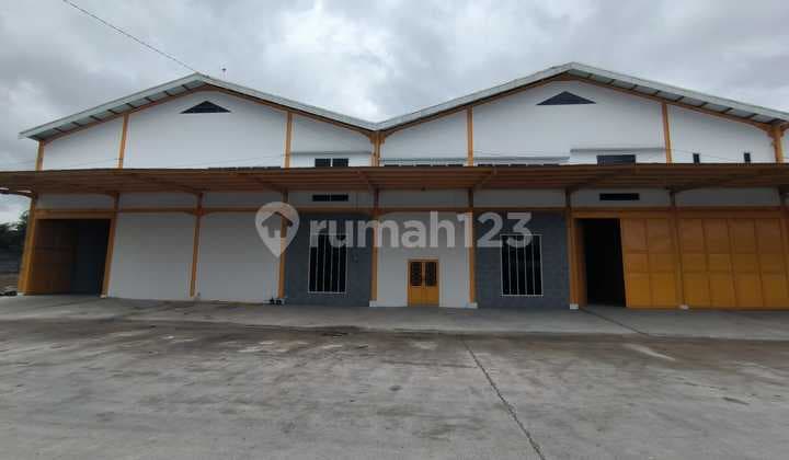 Ready-to-Use Strategic Warehouse 2,430m² on Jl. Sm. Amin, Near Inter-City Bus Terminal.