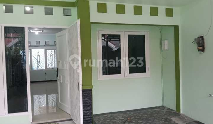 Rumah 2 Lantai Semi Furnis Lokasi Strategis di Graha Padma