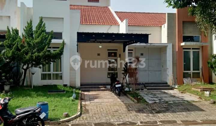 Rumah Dikontrakkan 2 Lantai Semi Furnished Bersih dan Terawat
