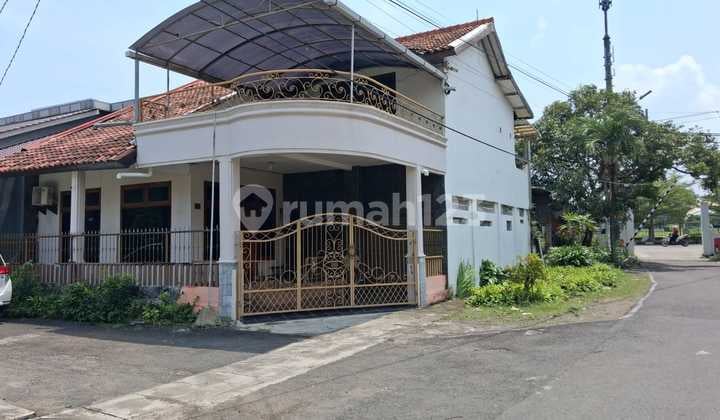Dijual Rumah Semi Furnished, Lokasi Strategis Halmahera Semarang
