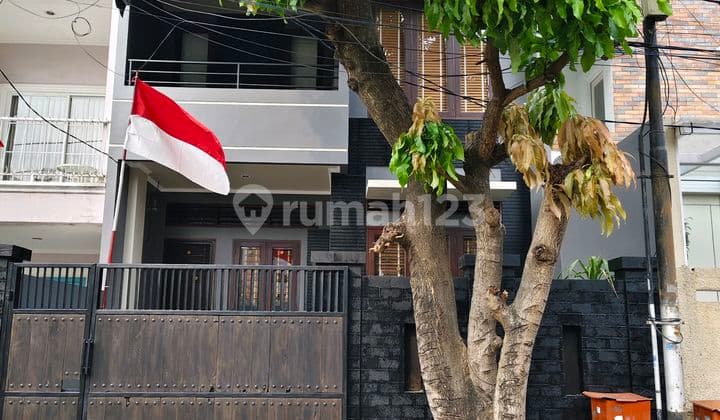 Hunian Eksklusif Full Furnish Di Pondok Indah