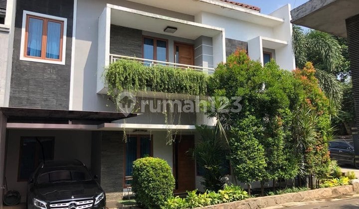 S503.rumah Mewah Dgn Private Pool Luas228m Strategis di Cijantung