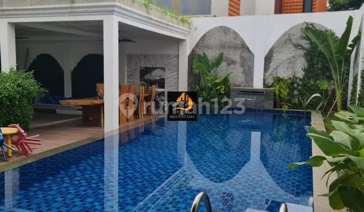 Rumah Mewah Privat Pool di Jual Cepat di Jatiwarna Bekasi/Tp78