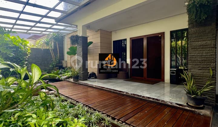 T70.Rumah Second di Senopati dikelilingi pohon yg rindang Jaksel