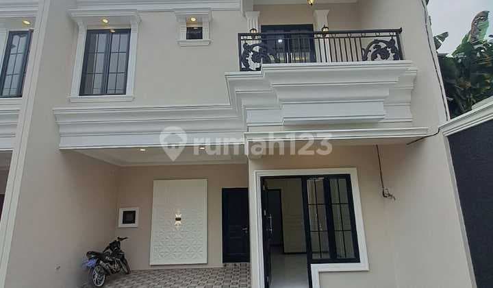 S820. Modern 2-Story Strategic House in the Center of Depok Kelapa Dua