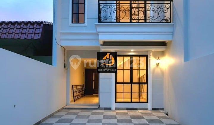 Tp10 Classic House Strategic Location Wide Road Access in Pejaten