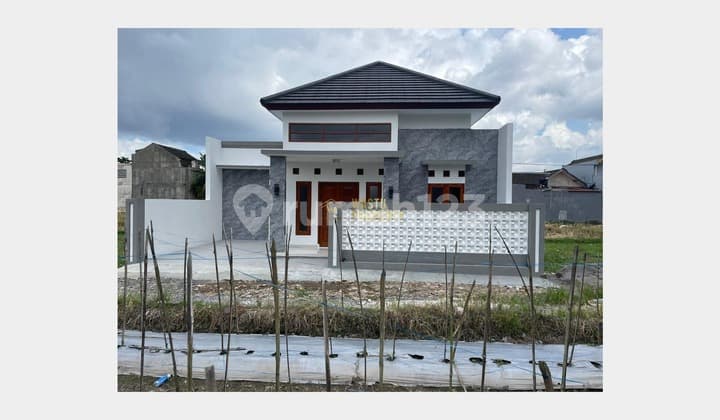 Rumah Elegan di Godean Dekat Al Azhar World School