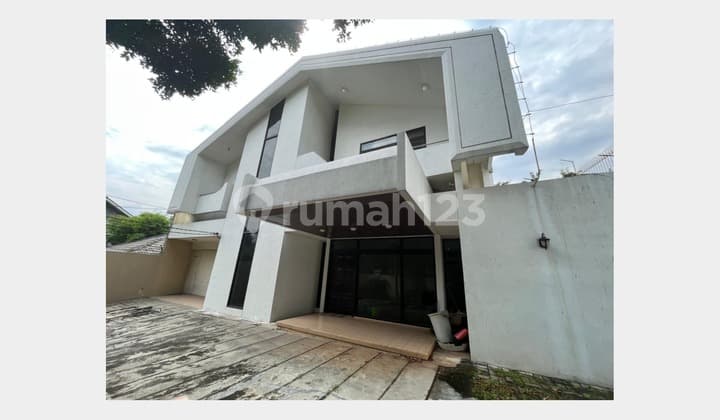 Rumah Siap Huni Tipe Besar 2 Tingkat Dekat Menara Tendean