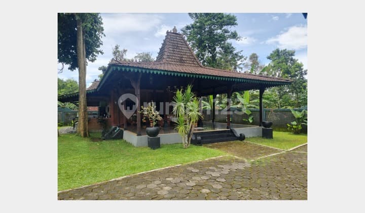 Villa Lahan Luas Dekat Wisata Alam Turi Sleman