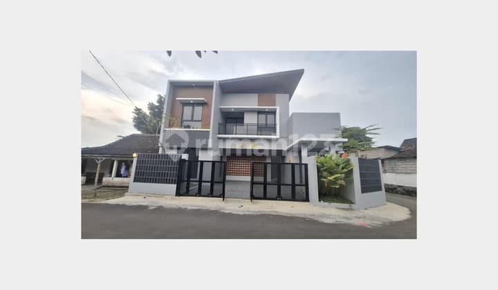 Rumah Kontemporer Siap Huni 2 Lantai di Mlati Dekat Rsa Ugm