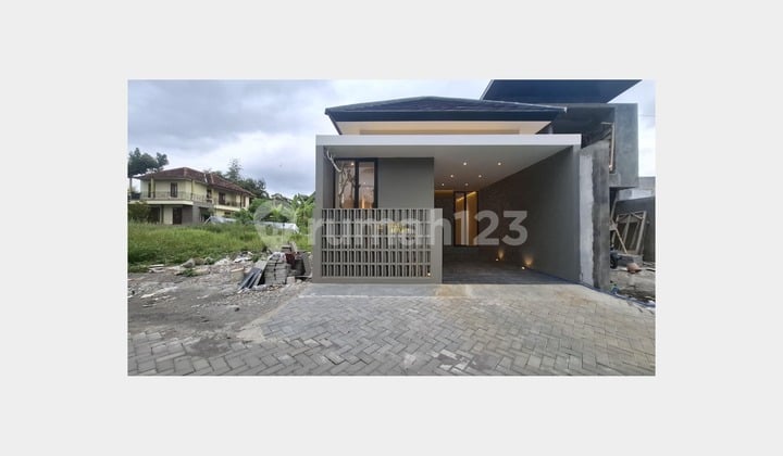 Rumah Tinggal Desain Kekinian Dekat Jakal KM 10, Ngaglik