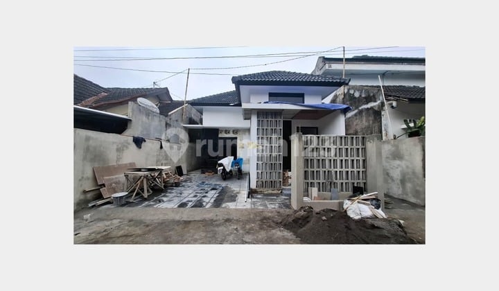 Modern House in the Finishing Process in Purwomartani Kalasan