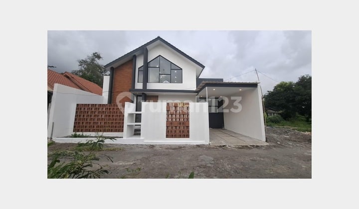 Rumah Scandinavian Tipe Besar di Purwomartani Kalasan