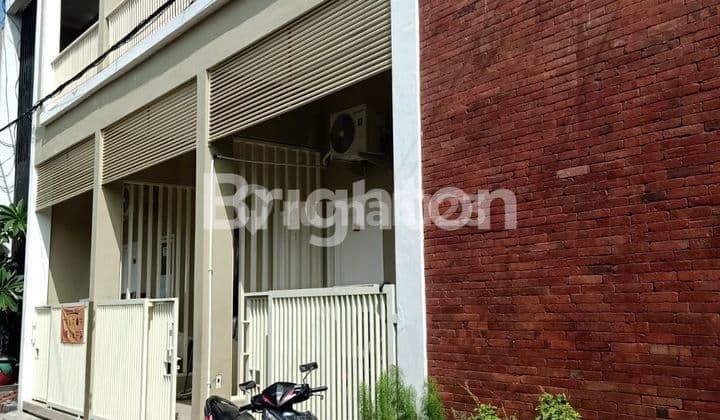 Active Boarding House with 8 Rooms, Manukan, West Surabaya