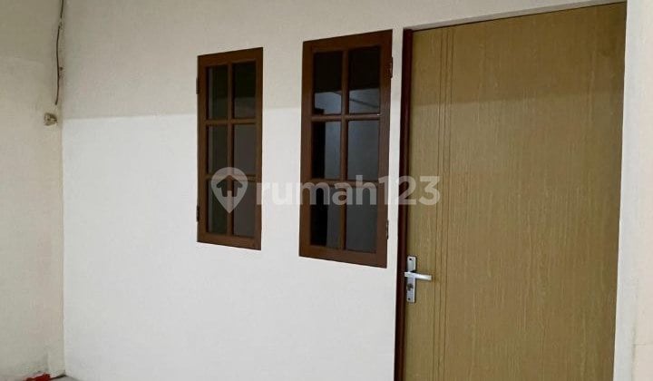 Rumah Tengah Kota di Mainroad Bkr