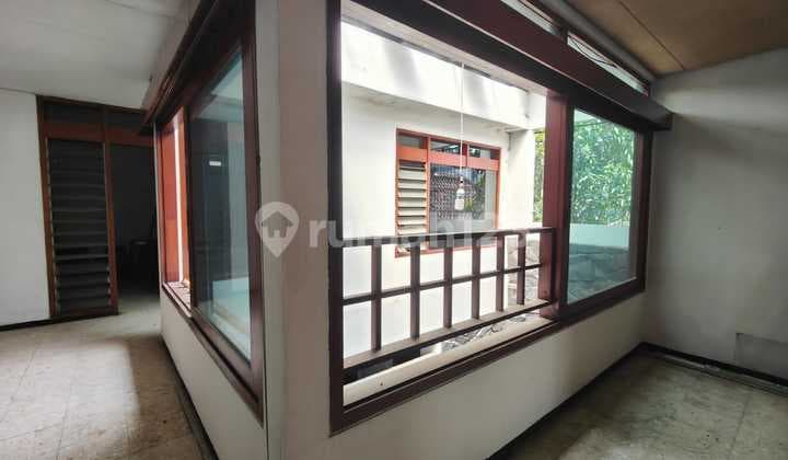 Rumah Tengah Kota,dekat Tempat Kuliner Hits Bandung,harga Di Bawah Pasar